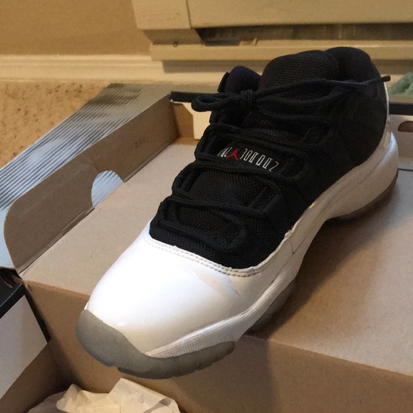 Air Jordan 11 retro low (GS) - Picture 3 of 6